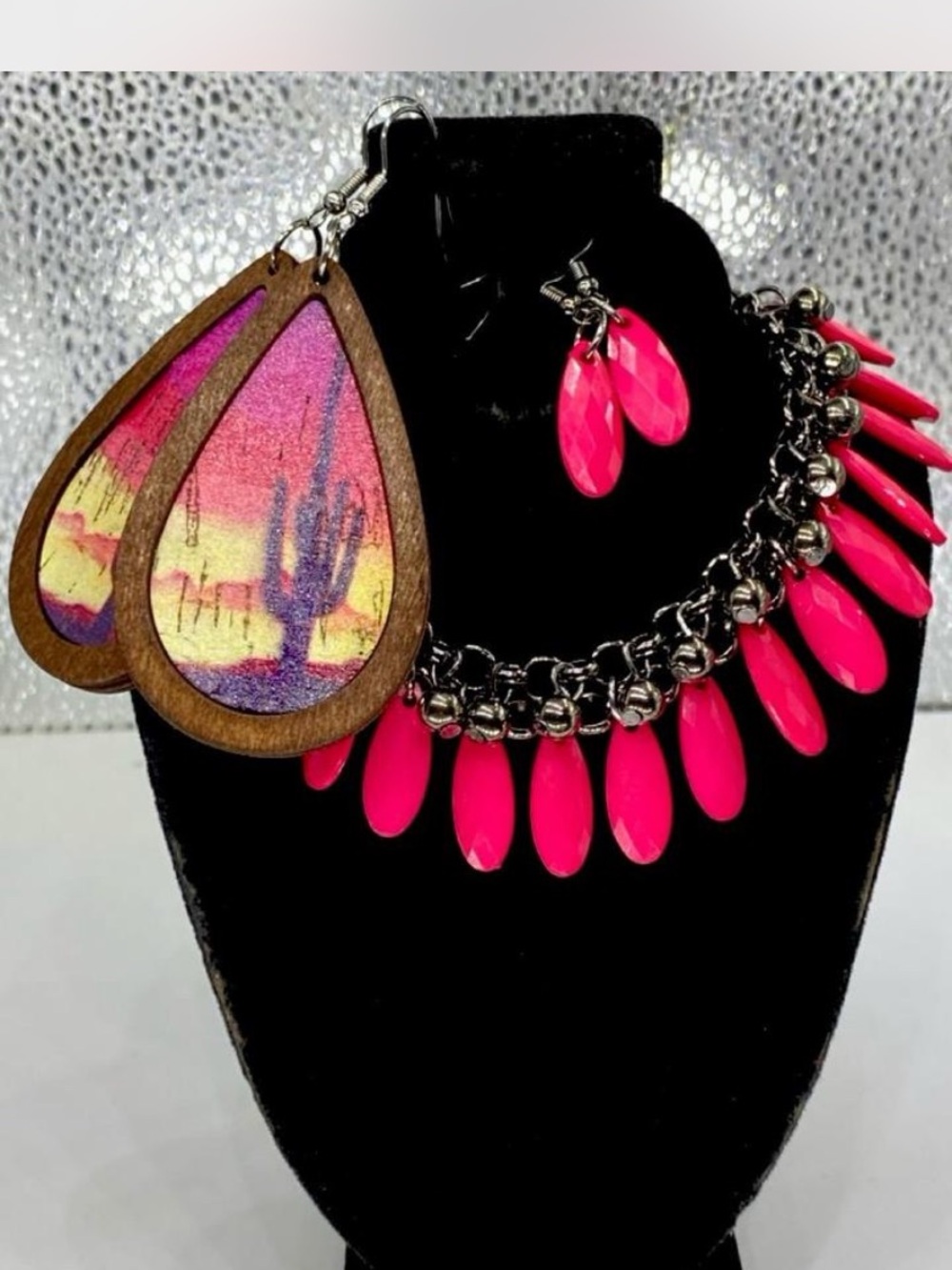 Southwestern “ Barbie Pink *** Statement Necklace / 2 x  Earrings ^^^